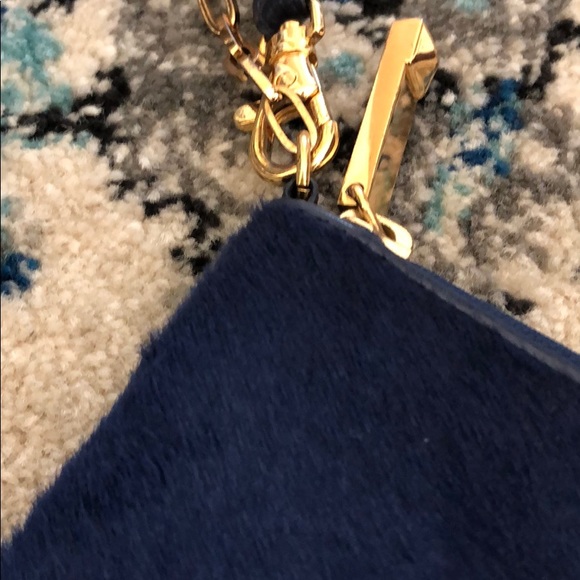 Great condition Tory Burch wristlet navy and calf - Picture 3 of 6